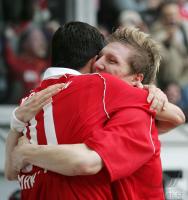 Fussball 1. Bundesliga: Duisburg - Bayern, Jubel MAKAAY, SCHWEINSTEIGER