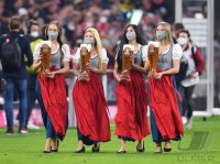 Fussball 1. Bundesliga Saison 21/22: JUBEL FC Bayern Muenchen feiert die 32. Meisterschaft