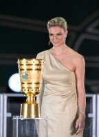 Fussball Pokalfinale 13/14: Maria Hoefl-Riesch