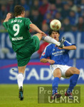 Fussball 1. Bundesliga: Schalke - Bochum, Zweikampf