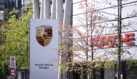 Werbeschild des Porsche Zentrum Stuttgart
