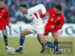 Fussball Bundesliga: Hannover - Hamburger SV, Zweikampf