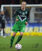 Fussball: 1. Bundesliga Saison 2010/2011: Werder, PASANEN Einzelaktion am Ball