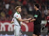 Fussball 1. Bundesliga 13/14:  Fair Play Aaron Hunt (SV Werder Bremen)