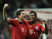Fussball 1. Bundesliga, Saison 2011/2012:  JUBEL Mario Gomez (FC Bayern Muenchen) und David Alaba (FC Bayern Muenchen)