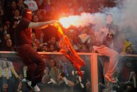 FUSSBALL INTERNATIONAL  EM 2012-Qualifikation:  Spielabbruch durch Serbische HOOLIGANS