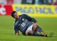 FUSSBALL;Michael Ballack (GER) angeschlagen am Boden