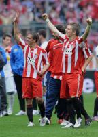 Fussball 1. Bundesliga : JUBEL  LAHM und   SCHWEINSTEIGER  (FC Bayern Muenchen)