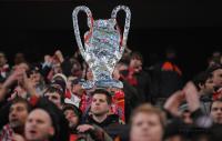Fussball International Champions League  FC Bayern Fans mit CHL POKAL