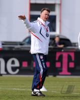 Fussball 1. Bundesliga : Trainer Louis van Gaal (FCB)