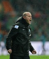 Fussball 1. Bundesliga Saison 12/13: JUBEL Trainer Thomas Schaaf (SV Werder Bremen)