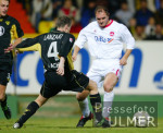FUSSBALL 2. Bundesliga: Aachen - 1. FC Nuernberg, Zweikampf