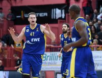 Basketball 1. Bundesliga 15/16 Hauptrunde: Walter Tigers Tuebingen - EWE Baskets Oldenburg