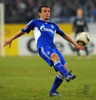 FUSSBALL, 1. BUNDESLIGA, 26. Spieltag: Schalke, RAFINHA Einzelaktion