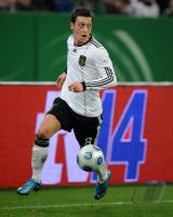 Fussball, International, Freundschaftsspiel: Deutschland, OEZIL am Ball