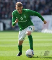 Fussball 1. Bundesliga, Saison 2011/2012: Aaron Hunt (SV Werder Bremen) Einzelaktion am Ball