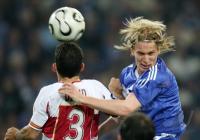 Fussball UEFA-Pokal: Schalke - Sevilla, Zweikampf