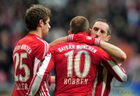 Fussball 1. Bundesliga : (v. li.) JUBEL mit Thomas Mueller, Arjen Robben, Franck Ribery (FC Bayern Muenchen)