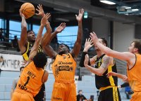 Basketball 2. Bundesliga  20/21: wiha Panthers Schwenningen - Tigers Tuebingen