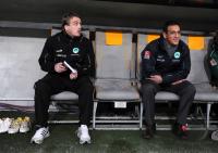 Fussball DFB Pokal : Trainer Mike Bueskens mit Manager Rachid Azzouzi (v. re., Fuerth) hid Azzouzi (v. re., Fuerth)