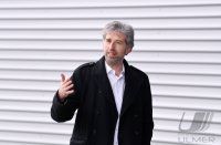 Uebergabe Corona-Schnelltests an Tuebingens Oberbuergermeister Palmer (Die Gruenen)