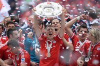 Fussball 1. Bundesliga  Saison  2012/2013: Bastian Schweinsteiger (FC Bayern Muenchen) mit Schale