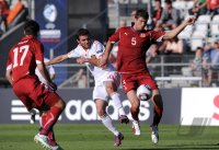 Fussball U21-Europameisterschaft 2011: Marek Suchy (li, Tschechische Republik) gegen Juan Mata (Mitte, Spanien) gegen Ondrej Celustka (re, Tschechische Republik)