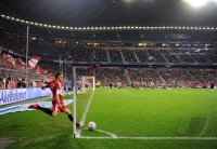 Fussball 1. Bundesliga : Der ECKBALL von Franck Ribery (FC Bayern Muenchen) fuehrt zum Tor zum 3:0 von Mario Gomez