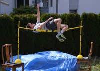 Leichtathletik: Hochspringer Lukas Gaertner (TV Rottenburg) trainiert im eigenen Garten