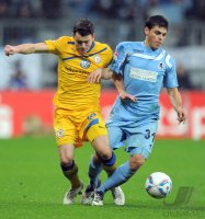 2. Fussball Bundesliga:  Oliver Petersch (li, Eintracht Braunschweig) gegen Kevin Volland (1860 Muenchen)