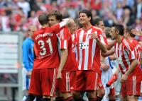 Fussball 1. Bundesliga: Bastian Schweinsteiger, Holger Badstuber, Mario Gomez (v. li., FCB)
