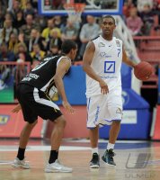 Basketball 1. Bundesliga 2011/2012:  Walter Tigers Tuebingen - Fraport Skyliners Frankfurt