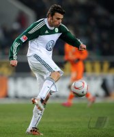 Fussball: 1. Bundesliga Saison 2010/2011: Wolfsburg, BARZAGLI am Ball