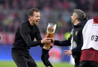 Fussball 1. Bundesliga Saison 21/22: JUBEL FC Bayern Muenchen feiert die 32. Meisterschaft