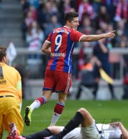 Fussball 1. Bundesliga Saison 14/15: FC Bayern Muenchen - Eintracht Frankfurt