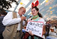 Fussball 2. Bundesliga : TSV 1860 Muenchen auf dem Oktoberfest