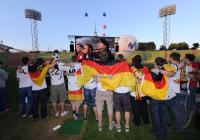 FUSSBALL WM 2010, Public Viewing im Olympiastadion MuenchenFUSSBALL WM 2010, VORRUNDE: Deutschland - Serbien