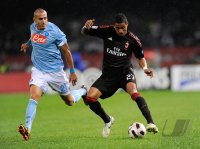 FUSSBALL SERIE A:  Yebda Hassan (li, Neapel) gegen Kevin Boateng (re, AC Mailand)