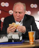 FC Bayern Muenchen Manager Uli Hoeness bei Burger King