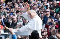 Papst Leo XIV. am Palmsonntag auf dem Petersplatz