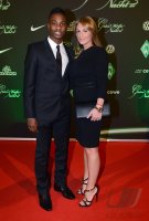 Fussball, 1. Bundesliga Saison 2012/2013: Eljero Elia posiert mit Ehefrau Sanne