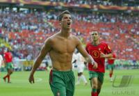 Fussball International Euro 2004:    JUBEL Cristiano RONALDO (POR)