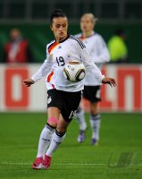Fussball: International, Frauen Laenderspiel: Deutschland, BAJRAMAJ am Ball