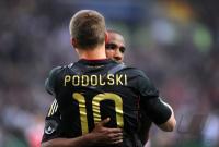 Fussball Deutsche Nationalmannschaft : Lukas Podolski JUBEL mit Cacau (GER)