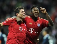 Fussball 1. Bundesliga, Saison 2011/2012:  JUBEL Mario Gomez (FC Bayern Muenchen) und David Alaba (FC Bayern Muenchen)