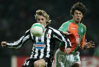 Fussball CL: Bremen - Turin, Zweikampf
