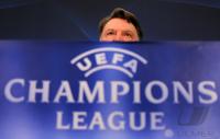 FUSSBALL International CHL 09/10: Trainer Louis van Gaal (FCB)