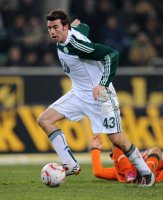 Fussball: 1. Bundesliga Saison 2010/2011: Wolfsburg, BARZAGLI am Ball