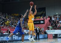 Basketball 1. Bundesliga 14/15 Hauptrunde:  Walter Tigers Tuebingen - FRAPORT SKYLINERS