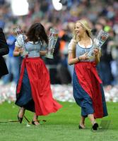 Fussball 1. Bundesliga : Paulaner BIERDAMEN, WEISSBIER MAEDELS